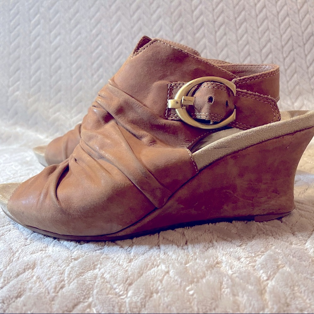 Earthies Bonaire Too Wedge Sandals, Size 9, Honey